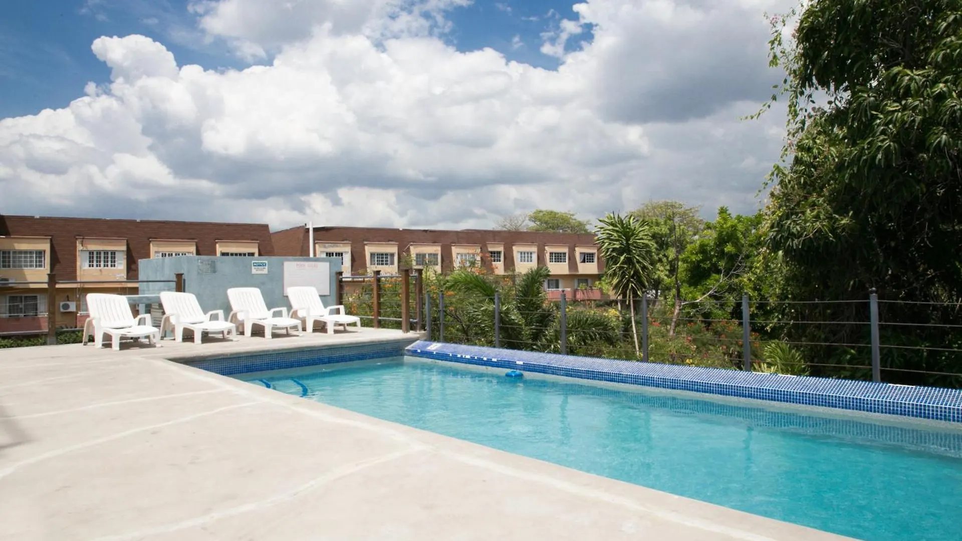 Choose To Be Happy At Brompton Estates - One And Two Bedroom With Pool Kingston
