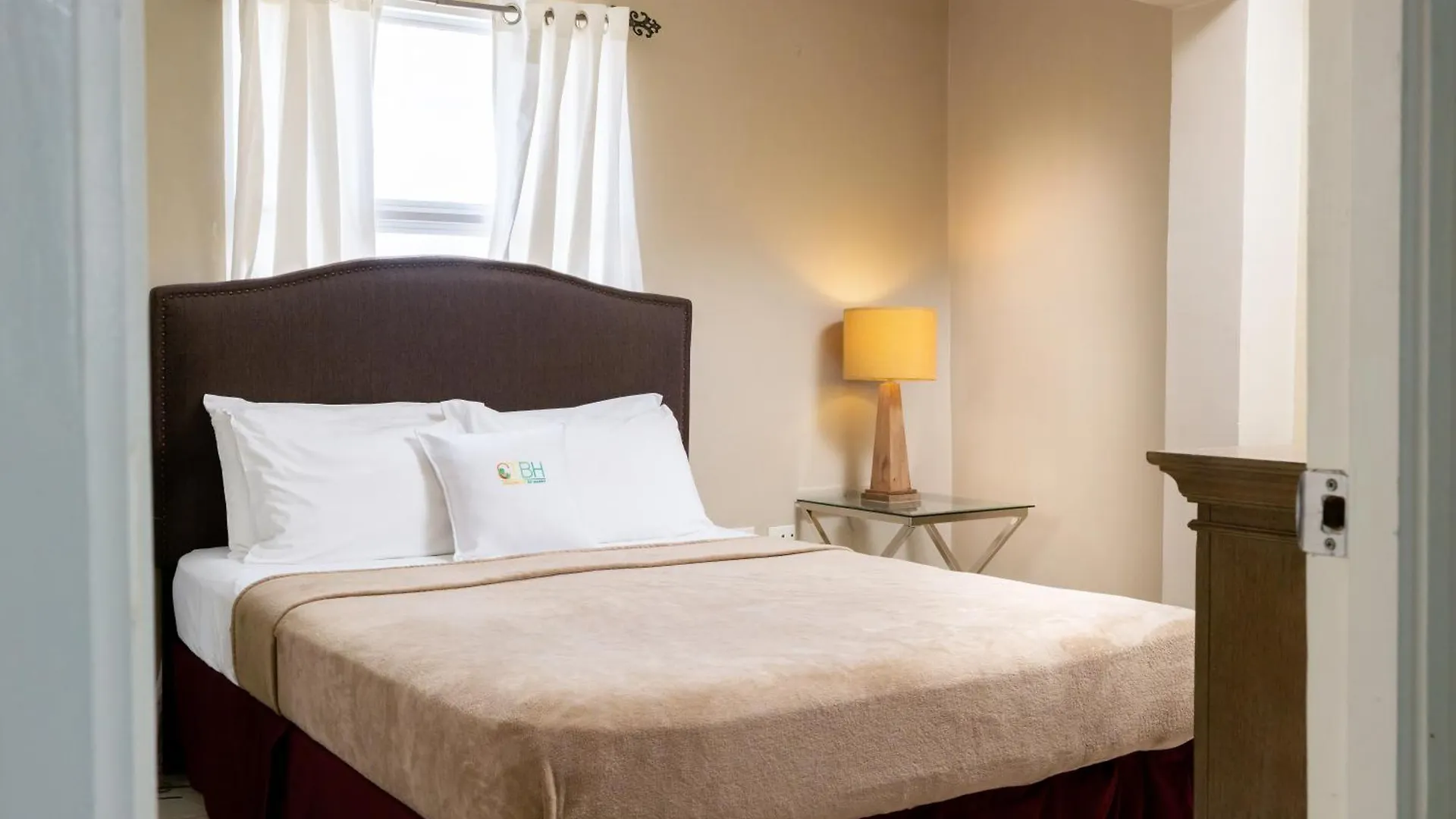 Апартаменты Choose To Be Happy At Brompton Estates - One And Two Bedroom With Pool Кингстон